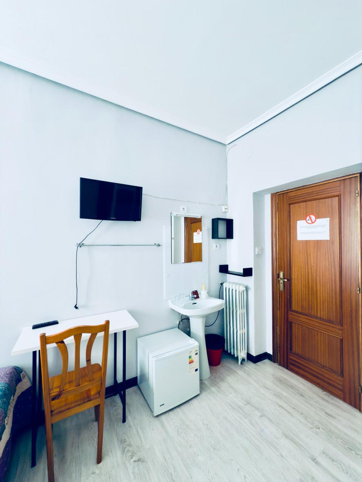 Hostal Conde De Alba — Photos 2